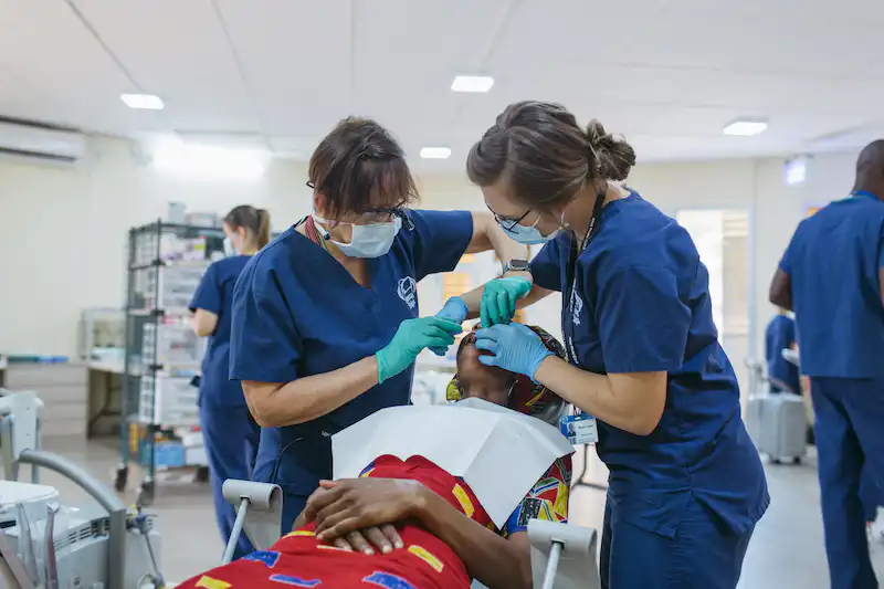 SNB191010_COM1132_DENTAL_PATIENT_BURNS_LOEWEN_LA002_HI