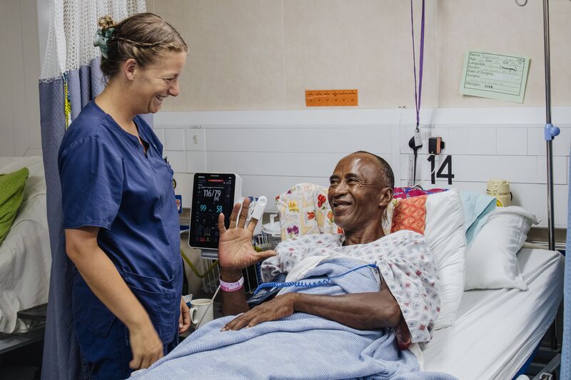 Tammy Dekker, Ward Nurse, with a patient at the ward.