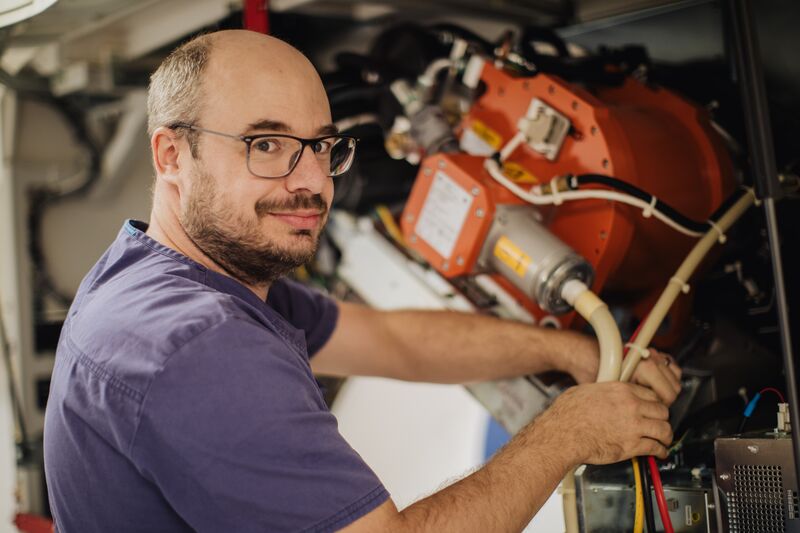 Christoph Narz, Senior Biomediach Tech, at work.